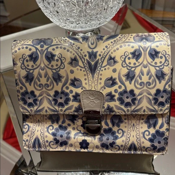 Patricia Nash Lanza Italian Folklore
White Blue Leather Crossbody Bag-NWOT - Picture 2 of 16